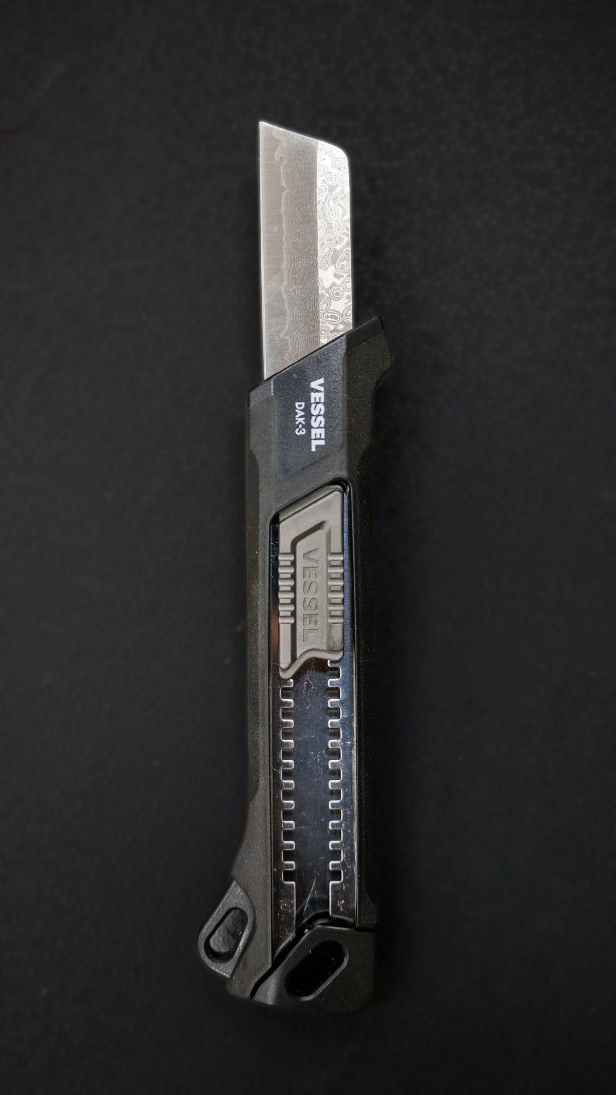 VESSEL DAK-3 Präzisions-Cutter – Damast, 0–63 mm verstellbar